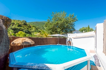 Cosy holiday home 6 km from El Bosque - sleeps 6