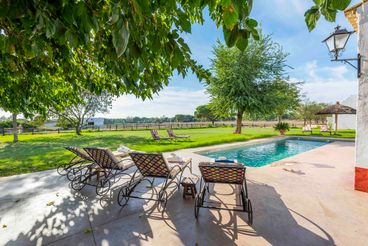 Precioso cortijo en el corazón del Parque de Doñana con piscina y amplios jardines