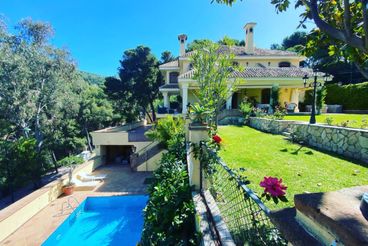 Luxury villa near the beach with swimming pool and fireplace in Málaga