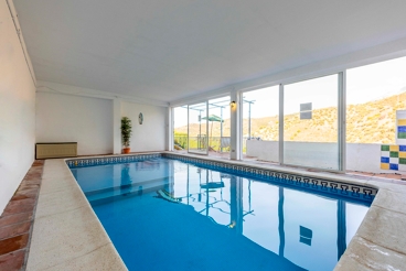 Vakantiehuis met verwarmd zwembad in de bergen in Canillas de Albaida