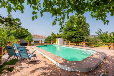 Casa rural con piscina en el campo cerca de Álora