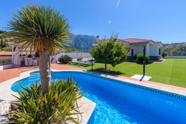 Vakantiehuis met tuin en zwembad in Canillas de Aceituno