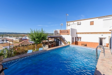 Town house in the province of Seville - sleeps 10