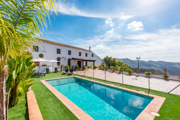 Pittoresque maison de vacances pour 18 personnes avec piscine chauffée