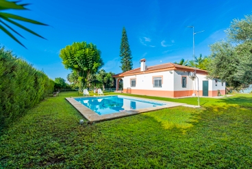 Ferienhaus mit eingezäuntem Pool in der Provinz Sevilla