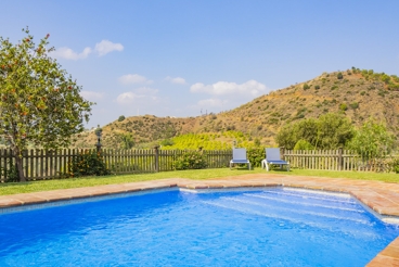 Finca In Strandnähe mit Kamin und Swimming Pool in Pizarra