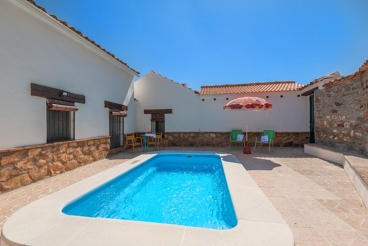 Vakantiehuis met zwembad en openhaard in Baños de la Encina