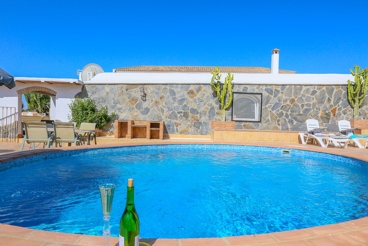 Casa Rural con piscina y barbacoa en Pruna para 6 personas