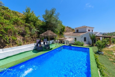 Vakantiehuis met zwembad en openhaard in Canillas de Aceituno