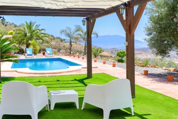 Ferienhaus mit Swimming Pool und Garten in Álora