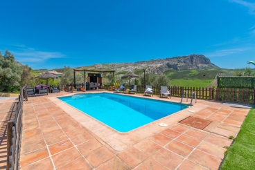 Vakantiehuis met zwembad en openhaard in Antequera