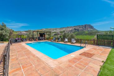 Villa avec cheminée et barbecue à Antequera