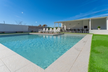 Moderna casa de vacaciones con fabulosa piscina privada en Rute