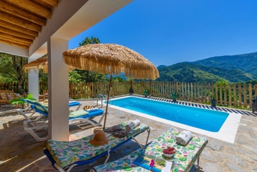 Villa avec piscine et Wifi à Jubrique