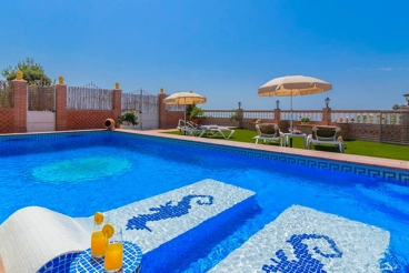 Mooie villa met uniek zwembad en grandioos uitzicht