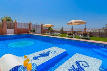 Jolie maison rurale avec vue mer, piscine et lit balinais