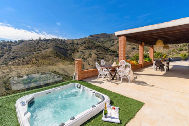 Schönes Ferienhaus mit Außen-Jacuzzi