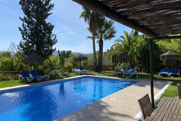 Maison de vacances avec barbecue et piscine à Pizarra
