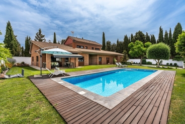 Preciosa y moderna villa privada con piscina a 15 km de Granada.