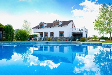 Ferienhaus mit Swimming Pool und Wlan in Alcaracejos
