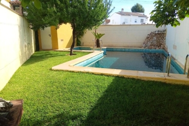 Holiday Home with swimming pool and garden in Santo Tomé