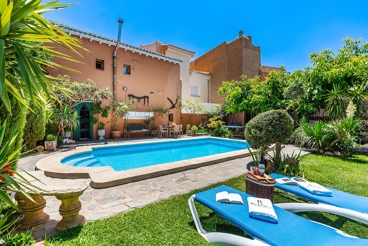 Casa con piscina y precioso jardín en Nigüelas.