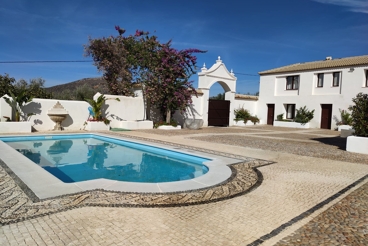 Villa avec piscine et barbecue à Lucena