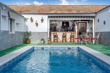 Holiday home with pool and barbecue in Trasmulas.