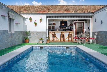 Casa rural con piscina y barbacoa en Trasmulas.