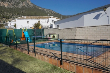 Casa con piscina y barbacoa en Algodonales.