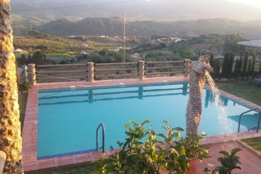 Holiday Home with swimming pool and Wifi in Algodonales