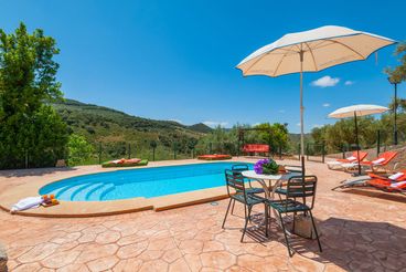 Ferienhaus mit Grill und Schwimmbad in Castillo de Locubín