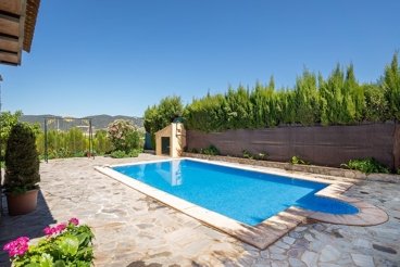 Villa avec barbecue et piscine à Arriate