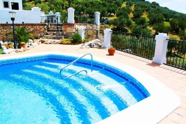 Holiday Home with swimming pool and Wifi in Carcabuey