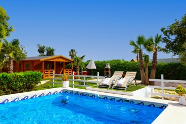 Holiday Home with swimming pool and Wifi in Dos Hermanas