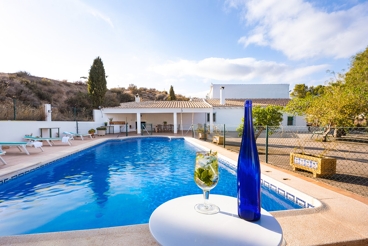 Maison de vacances avec piscine et barbecue à Taberno