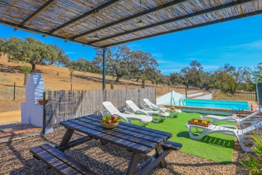 Finca mit Swimming Pool in Cazalla de la Sierra