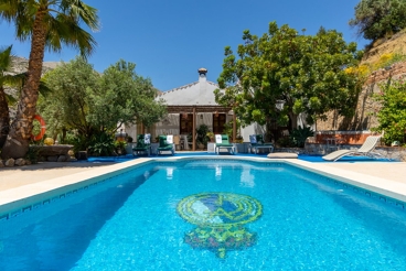 Casa rural con piscina y barbacoa en Valle de Abdalajís