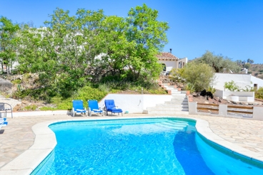 Villa près de la mer avec piscine et cheminée à Riogordo