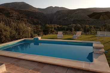 Vakantiehuis met openhaard en zwembad in Jaén
