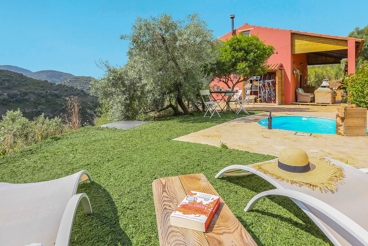 Holiday home with pool and barbecue in Coripe.