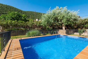 Villa avec jardin et piscine à Arbuniel