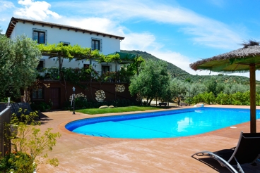 Villa avec piscine et Wifi à Carcabuey