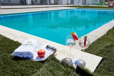 Villa avec piscine chauffée et barbecue à Olvera