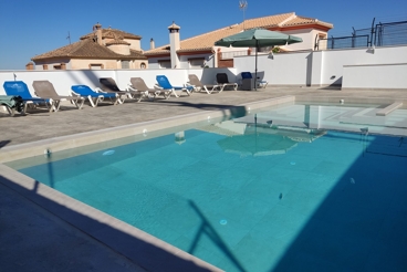 Holiday homes with swimming pool in Granada.