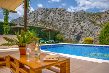 Casa de vacaciones con piscina y barbacoa en Benaojan