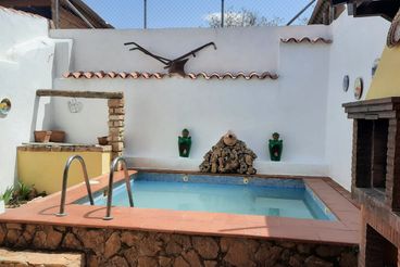 Finca mit Swimming Pool und Grill in Arenas del Rey