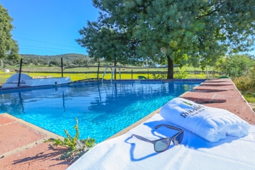 Ferienhaus mit Schwimmbad in Higuera de la Sierra