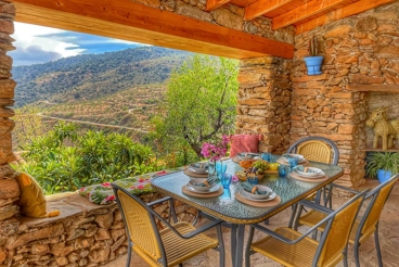 Casa Rural con barbacoa y piscina en Laroya