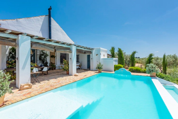 Casa Rural con jardín y piscina en Marchena